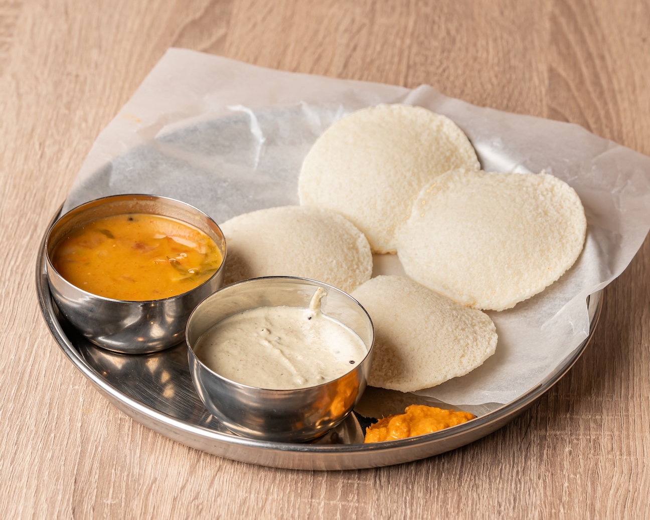 Idli with chutney and sambar
